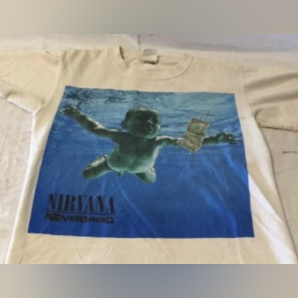 NIRVANA NEVERMIND SHIRT. SIZE SMALL. RARE! DON'T LOW BALL ME. IT'S A GEM. 💎👕🔥